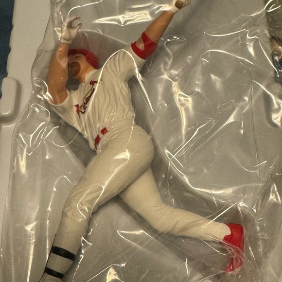 2000 Hallmark Keepsake Ornament. Mark McGwire at the Ballpark Collector’s Series - Picture 5 of 8